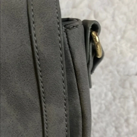 Southwestern Grey‎ Crossbody Bag with Saddle Shape and Tassel Detail - Picture 5 of 16